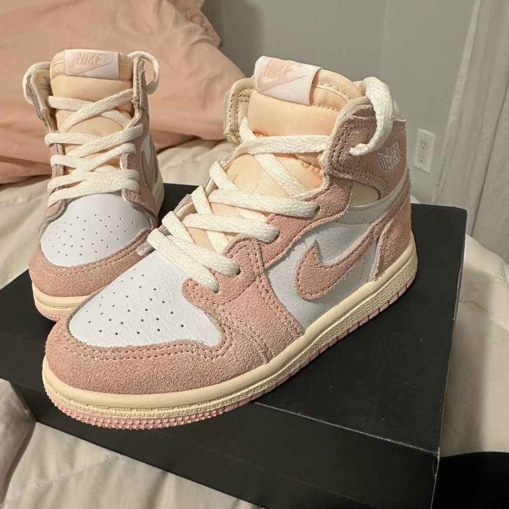Toddler Jordan 1 size 9